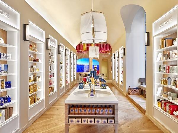 Technoretail - Il flagship store newyorkese de L’Occitane en Provence illuminato da Reggiani 