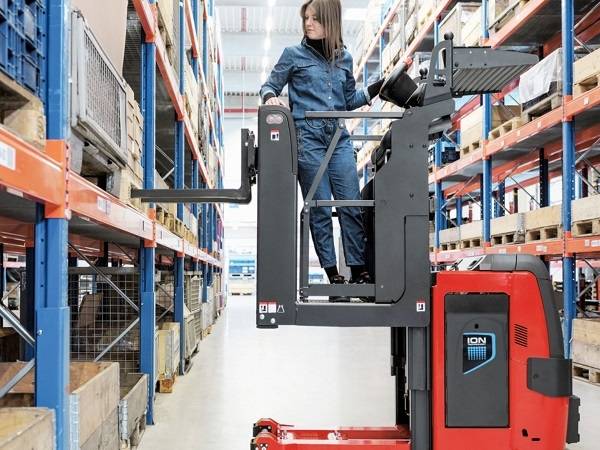 Technoretail - Presentato da Linde Material Handling il nuovo commissionatore verticale V08 per l’order picking 