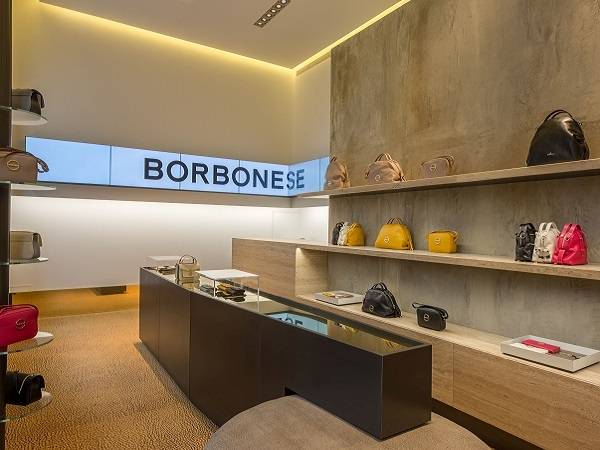 Technoretail - Per i suoi store, il fashion brand Borbonese sceglie la tecnologia di Dominodisplay targata Samsung 