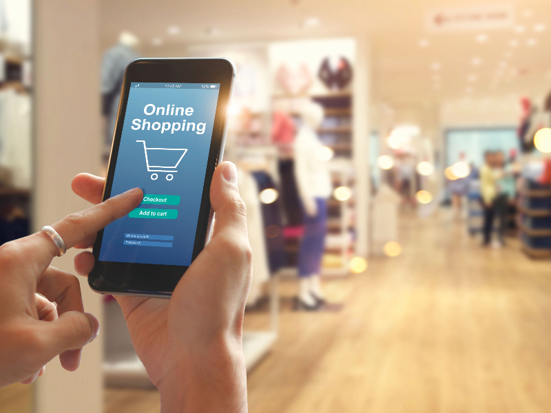 Technoretail - Shopping online: metà degli italiani acquista dallo smartphone 