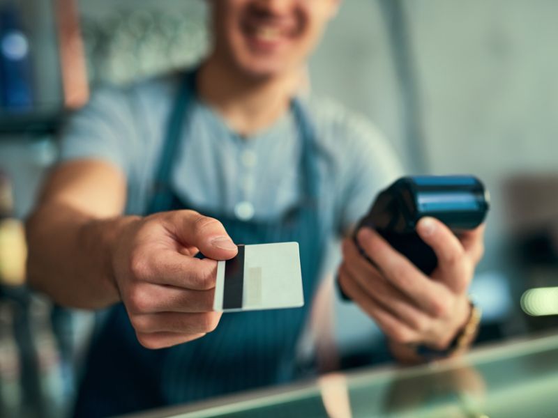 Technoretail - Visa: lo scorso anno il 74% delle Pmi ha accettato pagamenti con carta 