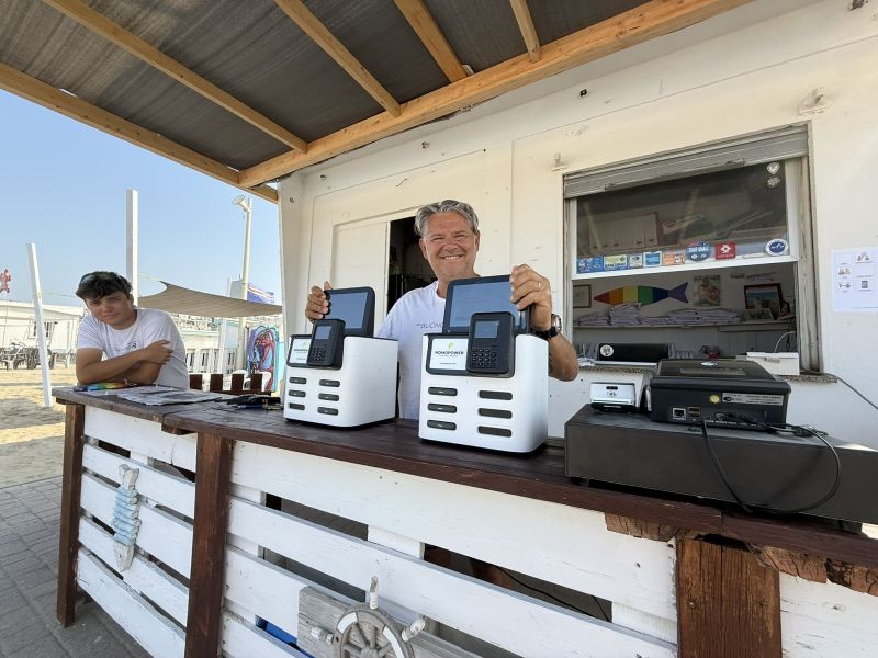 Technoretail - A Rimini parte il servizio di noleggio smart di power bank in spiaggia 