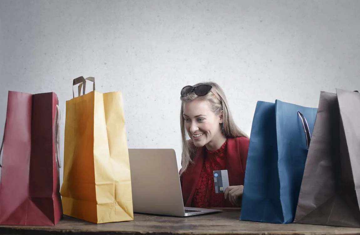 Technoretail - Shopping online e moda: come navigano i consumatori sui siti di e-commerce 