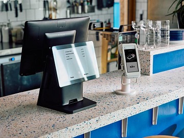 Technoretail - Smiling 