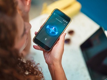 Ricerca FiloBlu: solo 1 Gen Z su 4 si fida dei consigli dell'AI quando fa shopping online