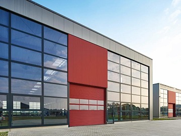 Hörmann presenta il nuovo portone sezionale per capannoni, magazzini e poli logistici